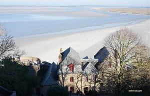 At high tide, Le Mont Saint-Michel is an island. At low tide, it is surrounded by sand you can walk across. (Photo by Kexin Li)